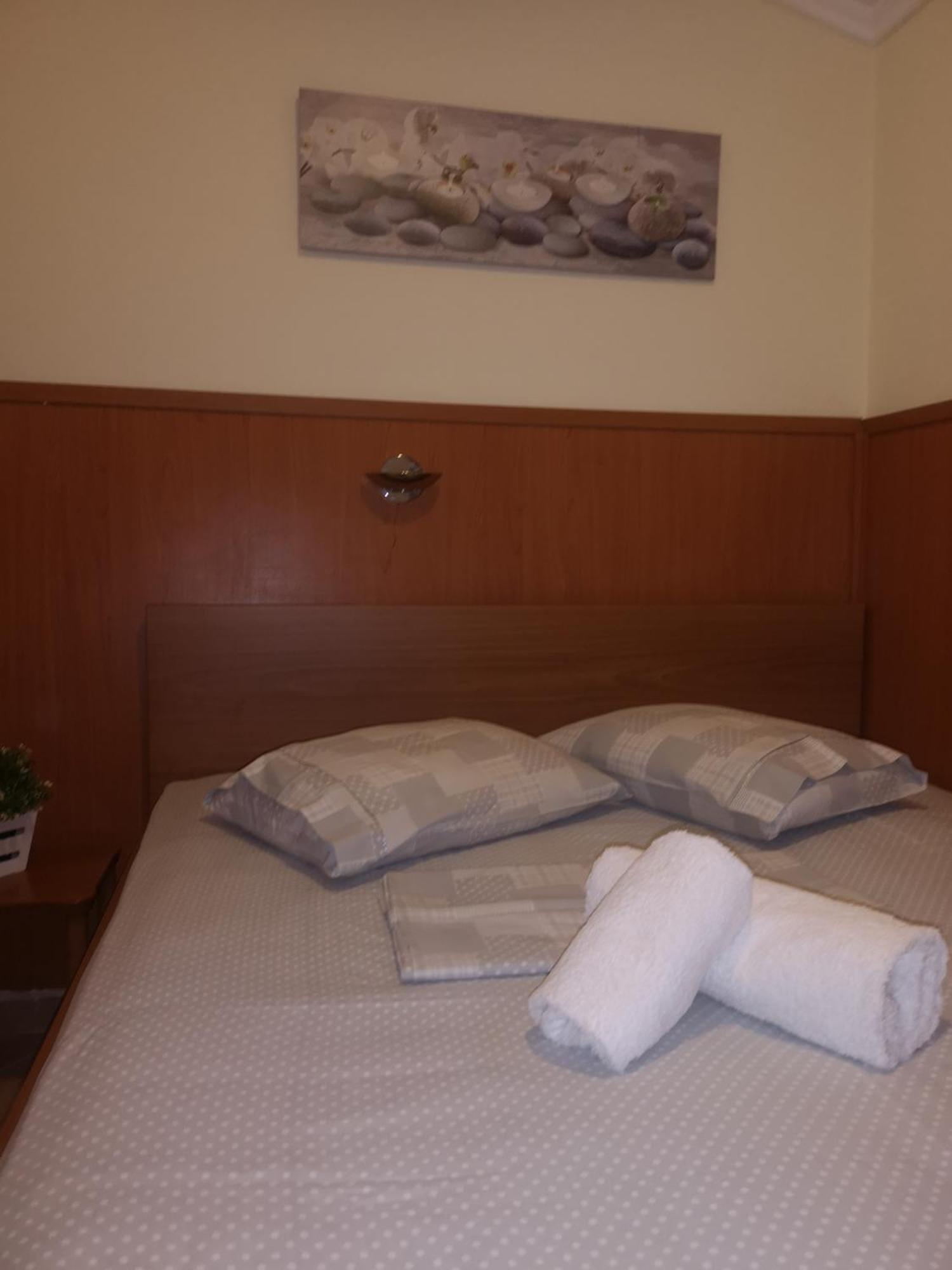 Makis Nest Apart-Hotel 보우르보우로우 외부 사진