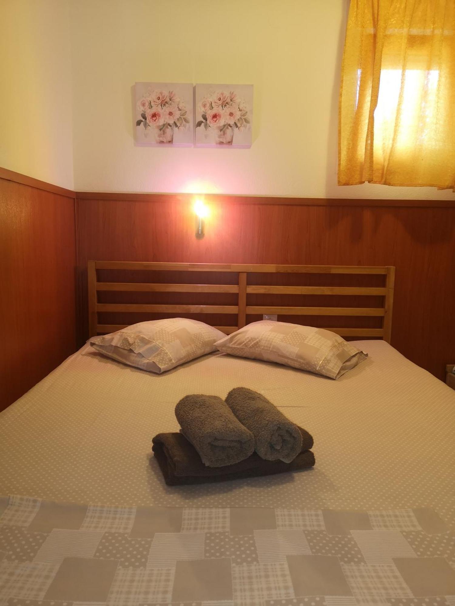 Makis Nest Apart-Hotel 보우르보우로우 외부 사진